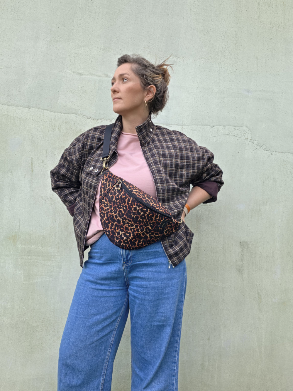Nerka baggy ciemna panterka - obrazek 3